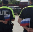 В День России сотрудники ДПС в Волжске дарят водителям подарки - Марийская правда