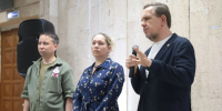 Член Общественной палаты РФ Александр Асафов и участник СВО Эльдар Шарипов открыли выставку, посвященную бойцам спецоперации - Единая Россия