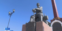 В День России в Якутске возложили цветы к памятнику Петру Бекетову - ГТРК Саха