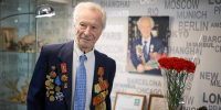 Сергей Собянин поздравил с 100-летием ветерана ВОВ Владимира Колосова - Правительство Москвы