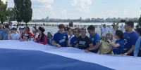«Единая Россия» организовала в Воронеже патриотическую акцию в честь Дня России - Обозреватель.Врн