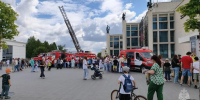 В День России и День города горожане узнали о работе пожарных и спасателей на интерактивной площадке МЧС России - ГУ МЧС Удмуртии