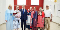- В Чувашии открылась выставка «Народности России» с уникальными экспонатами фарфорового завода: - Газета Грани
