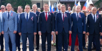 Глава Сочи Андрей Прошунин и председатель Городского Собрания Сочи Виктор Филонов приняли участие в торжественной церемонии поднятия флага Российской Федераци - Городское Собрание