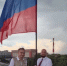 Глава Курска в День России водрузил триколор на крыше в центре города - Курская правда