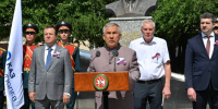 Минниханов почтил память бывшего руководителя Казанского авиазавода Виталия Копылова - ГТРК Татарстан