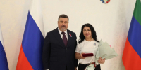 Восемь дагестанских врачей и фельдшеров получили государственные награды из рук главы республики - Дагестанская правда