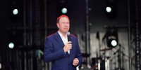 На Московской площади глава Кемерова Дмитрий Анисимов поздравил гостей праздника с Днём России и Днём города - Администрация города
