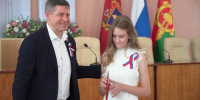 Брянский глава Ковальчук в День России вручил паспорта юным клинчанам - Газета Брянские новости
