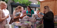 Раскупили за первый час. В Воронеже открылась книжная ярмарка в рамках Платоновфеста - ГТРК Воронеж