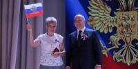 В День России глава донского следкома Аслан Гарунович Хуаде вручил золотые знаки ГТО в Донецке - Следственный комитет