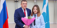 Юным сахалинцам вручили первые паспорта в День России - SakhalinMedia.Ru