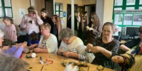 В Щучье начала работу мастерская по пошиву сувениров для бойцов СВО - Новый мир