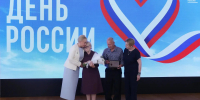 Традицию вручения памятных медальонов родителям защитников Отечества возродили в ЕАО - РИА Биробиджан