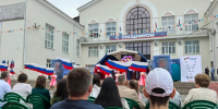 В Шадринске в День России отцу участника спецоперации вручили медаль «Отец солдата» - Область 45