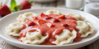 Всего 3 ингредиента, а вкус как в детстве: ленивые вареники за 5 минут с клубнично-йогуртовым соусом - Progorod33.Ru