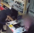 В Братске мужчина ограбил комиссионный магазин, угрожая игрушечным пистолетом (Видео) - Weacom.Ru