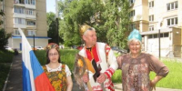 Библиотека № 10. «Россию мы Отечеством зовем» -литературно-музыкальный флешмоб в сквере на Международной-5. - ЦБС г. Саратова