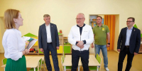 Глава региона Александр Соколов отправился с рабочим визитом в Оричевский округ. Первым пунктом в его маршруте значился посёлок Торфяной. Здесь в этом году закончили масштабное обновление детского сада «Тополёк». - Кировская правда