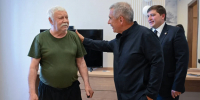 Минниханов осмотрел поврежденный БПЛА дом в Нижнекамске и встретился с жителями - ГТРК Татарстан