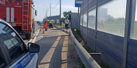 На трассе на окраине Саратова иномарка влетела в остановку - ИА Версия-Саратов