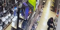 В Хакасии мужчина украл из магазина аккумулятор для шуруповерта - 1-LINE