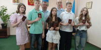 Сотрудники МО МВД России «Севский» вручили паспорта юным жителям Севского района. - МО МВД России Севский