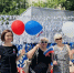 Жители Центрального района Новороссийска сплели флаг РФ из цветных ленточек - Сетевое издание Официальный Новороссийск
