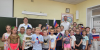 Накануне Дня России офицеры регионального следственного управления СК России встретились с детьми в пришкольном лагере «Радуга» - Следственный комитет