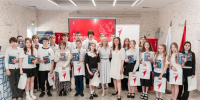 В День города севастопольским школьникам вручили первые паспорта - Правительство Севастополя