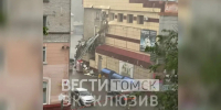 Сорванные крыши и затопленные дороги: Томскую область накрыл ураган - ГТРК Томск