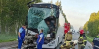 Один человек погиб, еще 11 пострадали в ДТП с автобусом и грузовиком под Тюменью - Вечерняя Москва