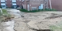 В одном из микрорайонов Улан-Удэ устраняют выход воды на поверхность - Infpol.Ru
