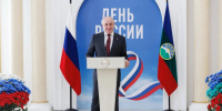В День России Рашид Темрезов вручил государственные награды и первые паспорта юным жителям Карачаево-Черкесии - Правительство Карачаево-Черкесской Республики