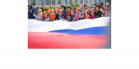 В Чебоксарах 600 человек развернули флаг России площадью 3750 квадратных метров - Администрация Калининского района