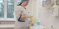 На сегодняшний день в Нижнетуринской больнице могут бесплатно привиться дети в возрасте 15–18 месяцев и пенсионеры старше 60 лет – при условии, что делают прививку впервые. Приобрести препарат и поставить вакцину на платой основе можно в медицинском центре «Медэксперт» по адресу: Нижняя Тура, улица Свердлова, 135, второй этаж. Справки по телефону: 8 (900) 035-33-44 - Газета Время