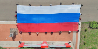 На Оренбургском ЛРЗ прошел флешмоб ко Дню России - Yuzh-Ural.Ru
