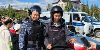 В Покровске росгвардейцы совместно с полицейскими провели агитационную акцию «Один день с полицией России» - Росгвардия