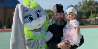 Настоятель храма Рождества Пресвятой Богородицы с. Лащ-Таяба поздравил самого юного прихожанина храма с днем рождения - Канашская Епархия