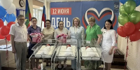 В Карачаево-Черкесии поздравили малышей, рожденных в День России - Правительство Карачаево-Черкесской Республики