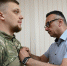 Глава Гусь-Хрустального округа Алексей Кабенкин вручил медаль «За храбрость» участнику СВО - Gus-info.Ru