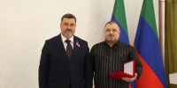 Федор Щукин вручил почётное звание актёру Нурбаганду Идрисову - Вести Агула