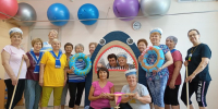 Курс — на активное долголетие: спортивный праздник “По волнам, по морям” в Комплексном центре - Министерство труда и соцзащиты