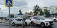 На улице Советской собирается пробка из-за «француза» и «китайца» - Gorod48.ru