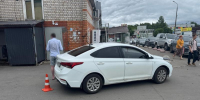 В Пскове водитель легковой автомашины при движении задним ходом сбил женщину - Pln-Pskov.Ru