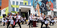 Выпускники Миасской школы №2 — победители конкурса выпускных танцев в регионе - Газета Маяк