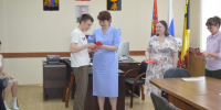 Глава вручила школьникам паспорта. - Палехский район