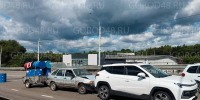 На сокольском мосту груженый бочками «ВАЗ» врезался в «КИА» - Gorod48.ru