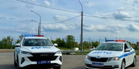 В Пензе Mazda столкнулась с «Газелью» и врезалась в бордюр - Пензенская Правда