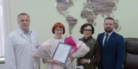 Мэр Мурманска Иван Лебедев поздравил с юбилеем заслуженного врача - Вечерний Мурманск